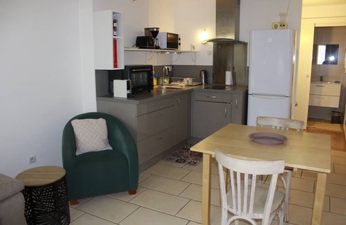 Valence Apartment | Logement à la Campagne, à 10 mn de Valence. Animaux de Compagnie Acceptés!