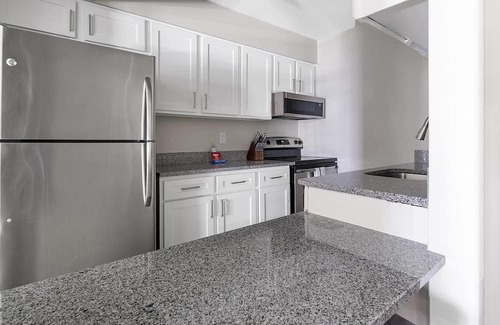 Homewood Apartment | Modern Apartment in Prime Location (ID1403X449)