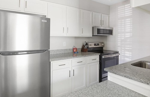 Homewood Apartment | Modern Apartment in Prime Location (ID1403X455)