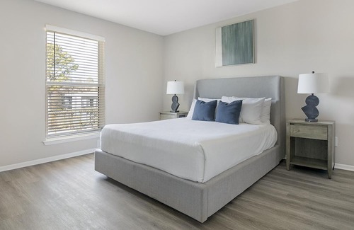 Homewood Apartment | Modern Apartment in Prime Location (ID1403X455)