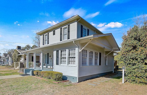 Terry Sanford Apartment | The Goodview Loft in Haymount