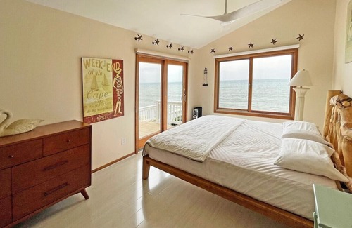 Lusby Cabin | Private beach!! Horizon views of the Chesapeake Bay!! Quaint updated log cabin!!