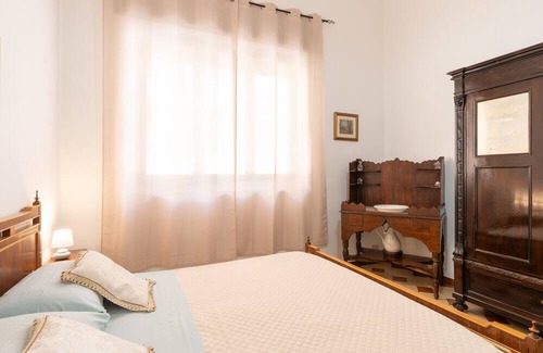 Casa Santa House | Holiday Home 'Appartamento Silvana Trapani' with Private Terrace