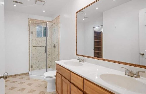 Pacheco House | Cozy Private Bedroom in Prime Location