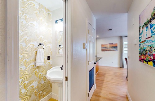Carrollwood House | Lakefront home with private patio, waterfront sitting area, & W/D