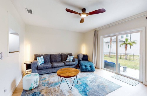 Carrollwood House | Lakefront home with private patio, waterfront sitting area, & W/D
