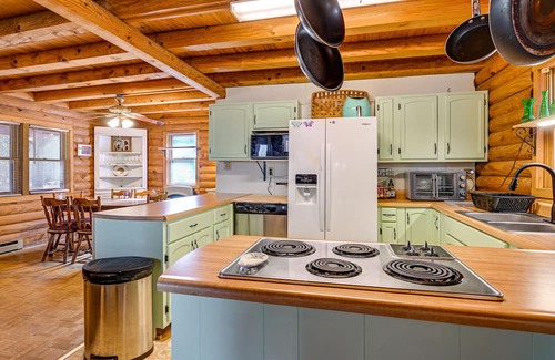 Franklin Cabin | Cozy Franklin Cabin w/ Fire Pit: 10 Mi to Downtown