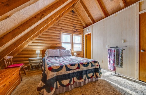 Franklin Cabin | Cozy Franklin Cabin w/ Fire Pit: 10 Mi to Downtown