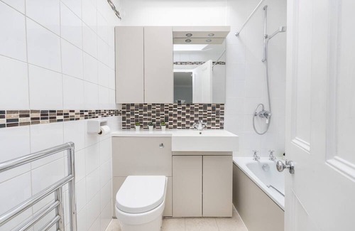 Euston Apartment | Spacious 3BR 2BA Near Madamme Tussauds