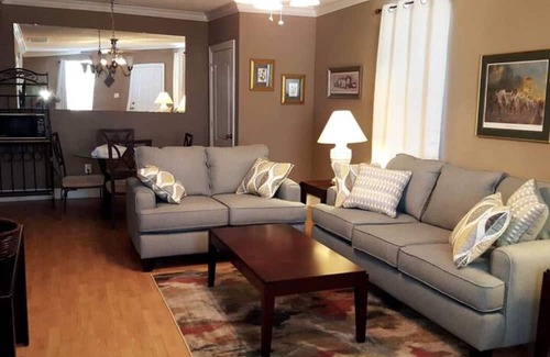 Mid-City Cabin | ✨💥CLOSE 2 FQ!❤️\ SLEEPS 4 W/ W+D