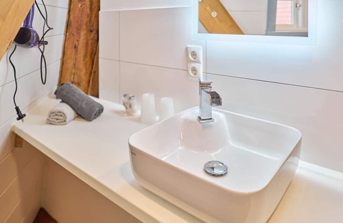 Flensburg House | Moderne, Gemütliche Ferienwohnung in Mühle mit Blick Über Flensburg