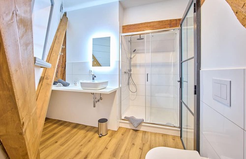 Flensburg House | Moderne, Gemütliche Ferienwohnung in Mühle mit Blick Über Flensburg