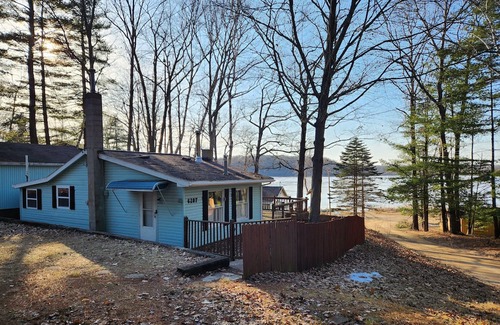 Lake Cottage | Tranquil Retreat on Bluff Lake: Your Perfect Lakeside Getaway!