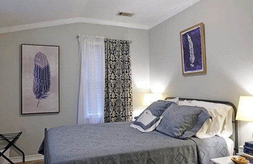 Hillsboro House | Charming VRBO in Historic District - near Downtown and easy access to Waco/DFW