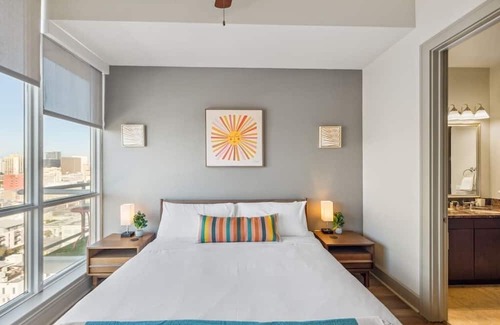 East Village Apartment | East Village 1 BR w/ Office by Anyplace - 11598