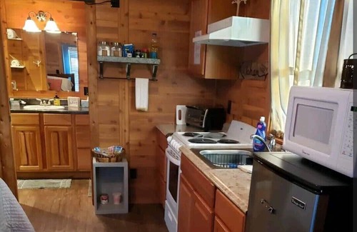 Lufkin Cabin | Cozy Corner Cabin close to hospitals