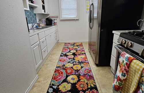 Sayles Blvd. Area House | Cute and cozy 2 bedroom cottage - centrally located and charming!