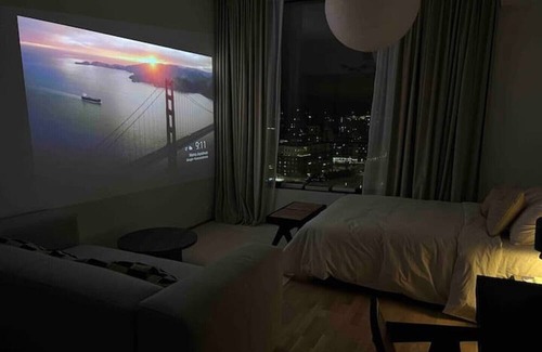 Kallio Apartment | Modern, stylish 14th floor studio