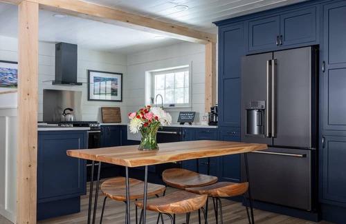 Brownsville Cottage | Vermont LUX stay with Doggy suite