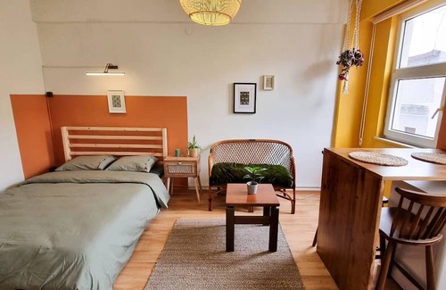 Gumussuyu Mahallesi House | Bright and lively studio in Cihangir Taksim