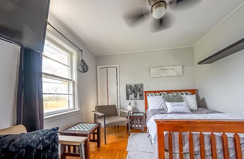 Hamilton Cottage | Bird-watching haven in Dundas Ontario