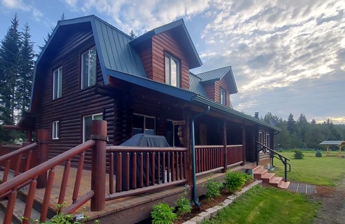Whitefish Cabin | Fabulous Whitefish Cabin 7 mins. from downtown Whitefish. 30 mins from Glacier