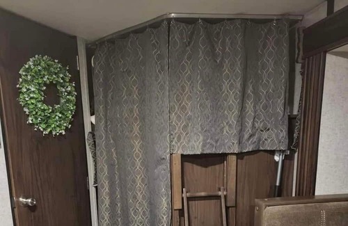 Happy Valley House | Cozy small camper in a quiet neighborhood and enjoy the sounds of nature