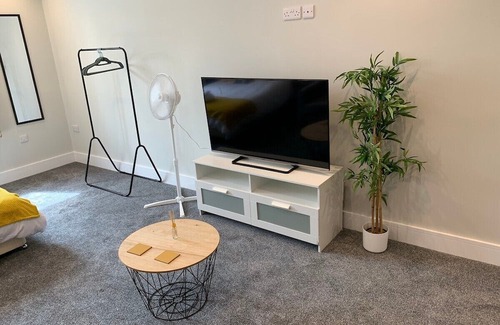 Doncaster Apartment | Cosy Studio Flat - Near Doncaster City Centre