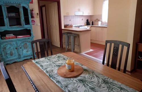 Geelong West House | Cosy apartment located close to shops, restaurants and Geelong CBD
