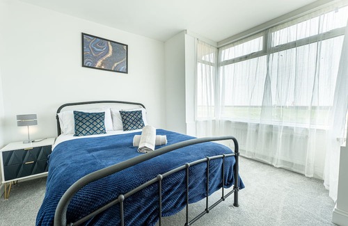 St Mary's Bay Apartment | Seaside Bliss: Spacious 4BR Beach House in Dymchurch with Stunning Views