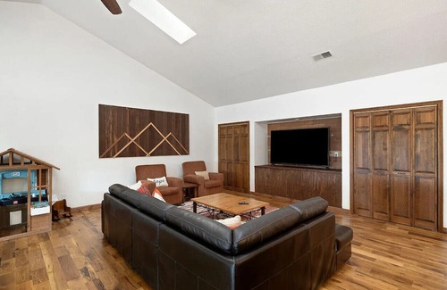 Blue Eye House | Enjoy the best escape for your 30 day min stay!