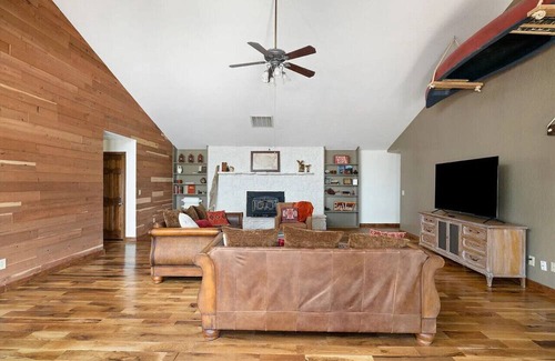Blue Eye House | Enjoy the best escape for your 30 day min stay!