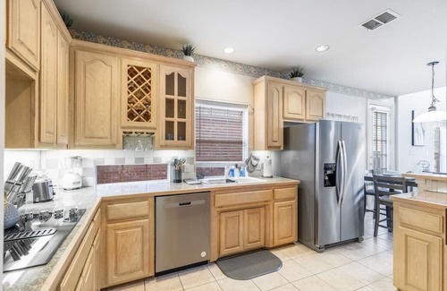 Valley Ranch House | Spacious 5 Br 2.5 Bath Home 15 min From Dfw Port/ATT/TexasLive/6 Flags/Garage