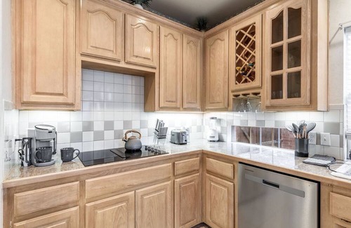 Valley Ranch House | Spacious 5 Br 2.5 Bath Home 15 min From Dfw Port/ATT/TexasLive/6 Flags/Garage