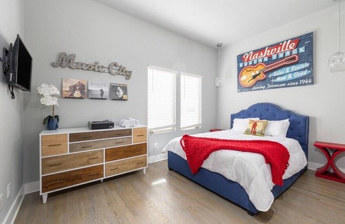 Haynes Area House | Skyline Views w/ Private Heated Rooftop Patio