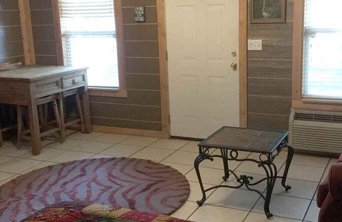 Cleora Cabin | The Kahoot Cabin - Accommodates 4 Guests