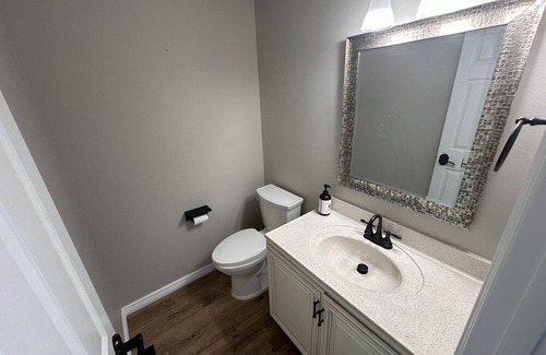 Alpine House | Stunning mountain and valley views this Alpine home is conveniently located.