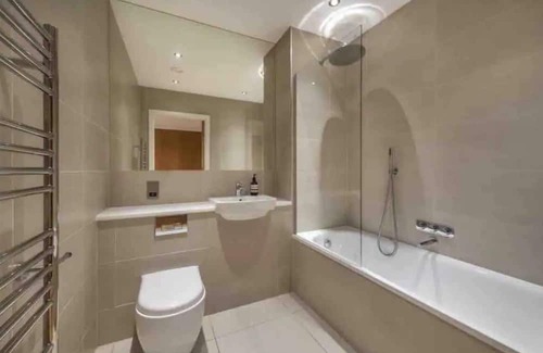 St. George's Apartment | Stylish one bedroom apartment with patio balcony