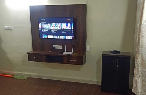 Indore Apartment | 1300 s.fit full independent flat at mid of city with all amenities