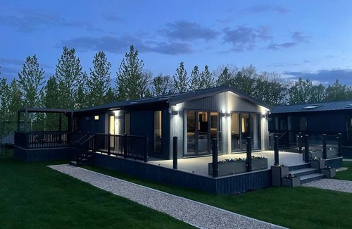 Wombleton Cottage | A keld spring lodge retreat that sleeps 6 guests in 3 bedrooms