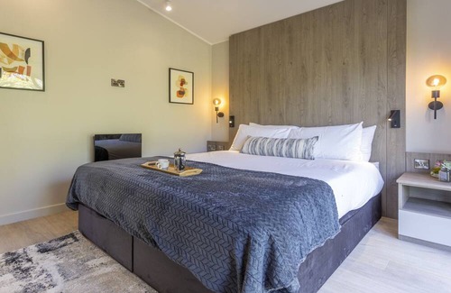 Wombleton Cottage | A keld spring lodge retreat that sleeps 6 guests in 3 bedrooms