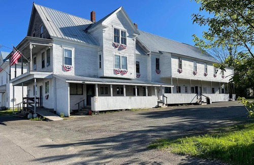Island Falls Apartment | Island Falls Intown. Just off I-95. Gas/Grocery/Lounge nearby