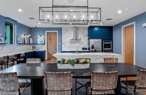 Fort Worth Apartment | Serene Haven - 1 King BR | Pool | Gym | Laundry