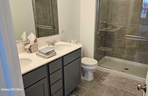 Des Plaines House | Townhome 5 mins away from O'Hare Airport and the Allstate Arena