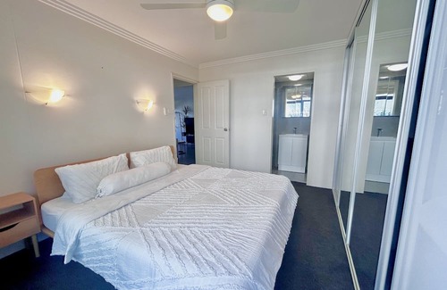 Cronulla Apartment | SEASIDE BLISS: 2BR APARTMENT W/ SPACIOUS PRIVATE BACKYARD IN HEART OF CRONULLA