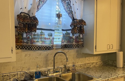 Texarkana House | Cheerful 2-bedroom home in Texarkana