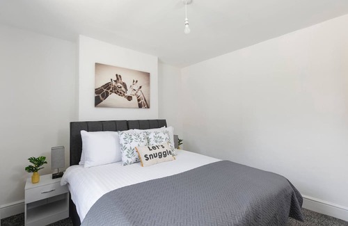 East Finchley Apartment | Skyvillion - Cozy 2 Bed Cottage In East Finchley