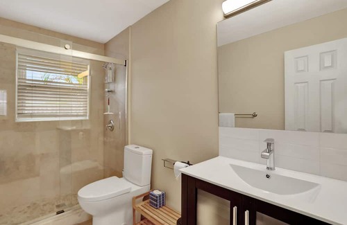Harbor Village House | Pompano Beach House 15mins walk to beach.