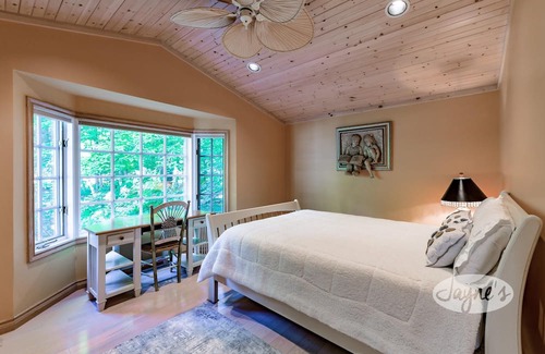Muskoka Lakes Cottage | 2 cottages with a total of 6 bed and 5 bath on Lake Rosseau