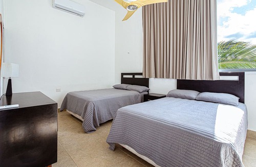San Benito Villa | La Casa de Mimi Modern and Renovated Water Front Beach House